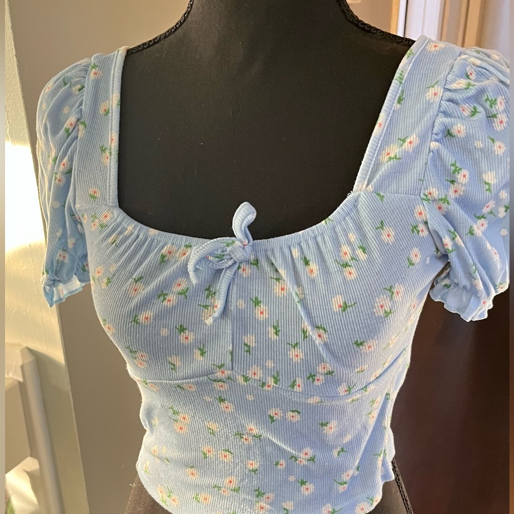 crop top - Picture 3 of 3